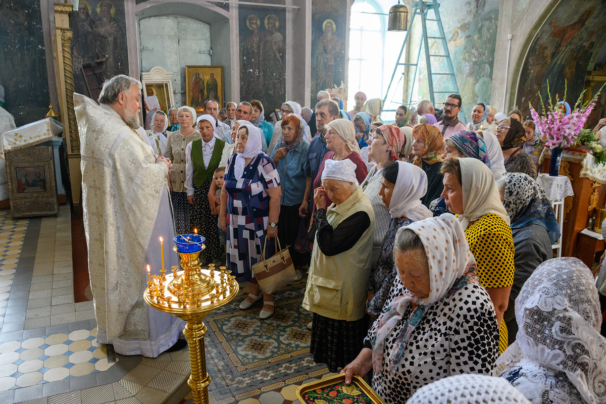 Крестовоздвиженский храм фиолетового