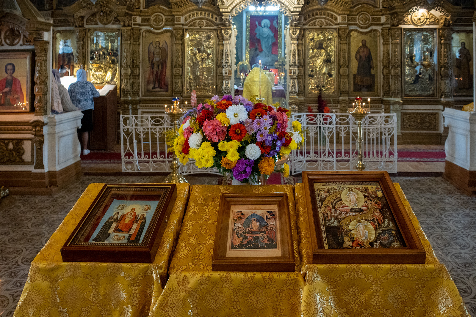 Храм Крестовоздвиженский в Лесосибирске внутри